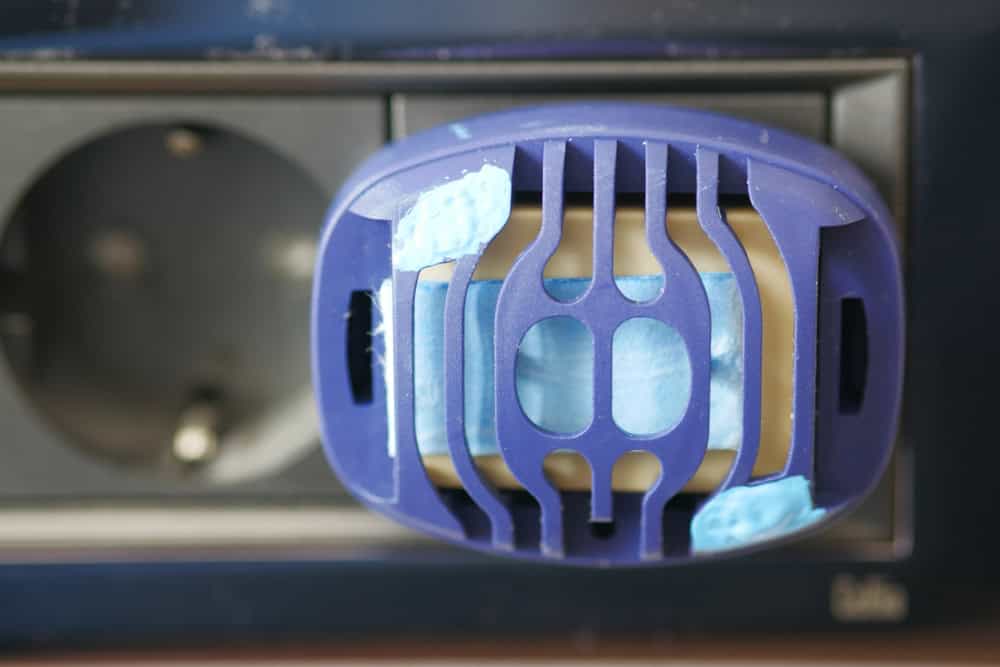 Bathroom Freshener Plug-In With Blue Fragrance Insert