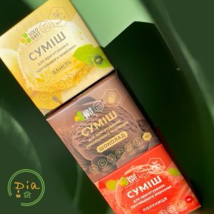 Суміш для приготування морозива без цукру Solosvit — упаковка на зеленому фоні