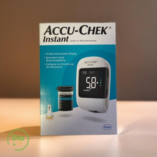 Глюкометр Accu-Chek Instant, модель з дисплеєм, синьо-біла упаковка, логотип Roche.