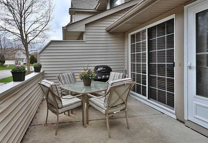 1049Lovell-patio3