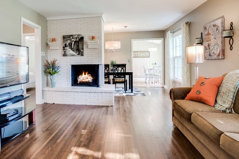 4409Abbott-living2-2100
