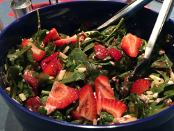 Strawberry spinach salad