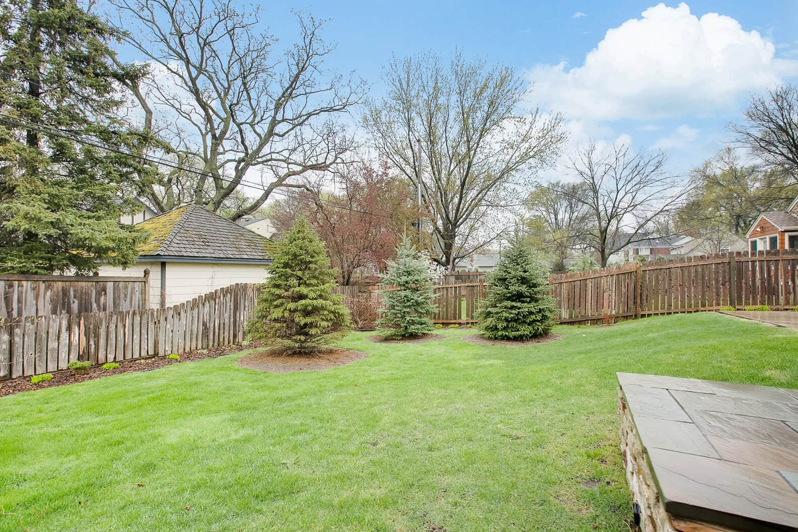 4913 Bruce Ave Yard