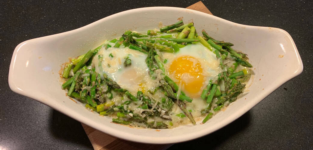 baked asparagus and eggs