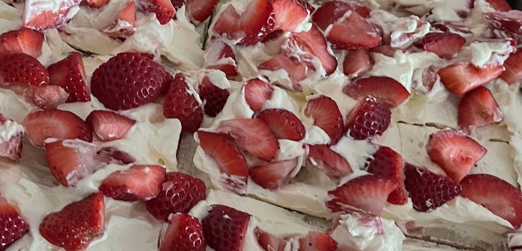 strawberry lemonade sugar cookie bars