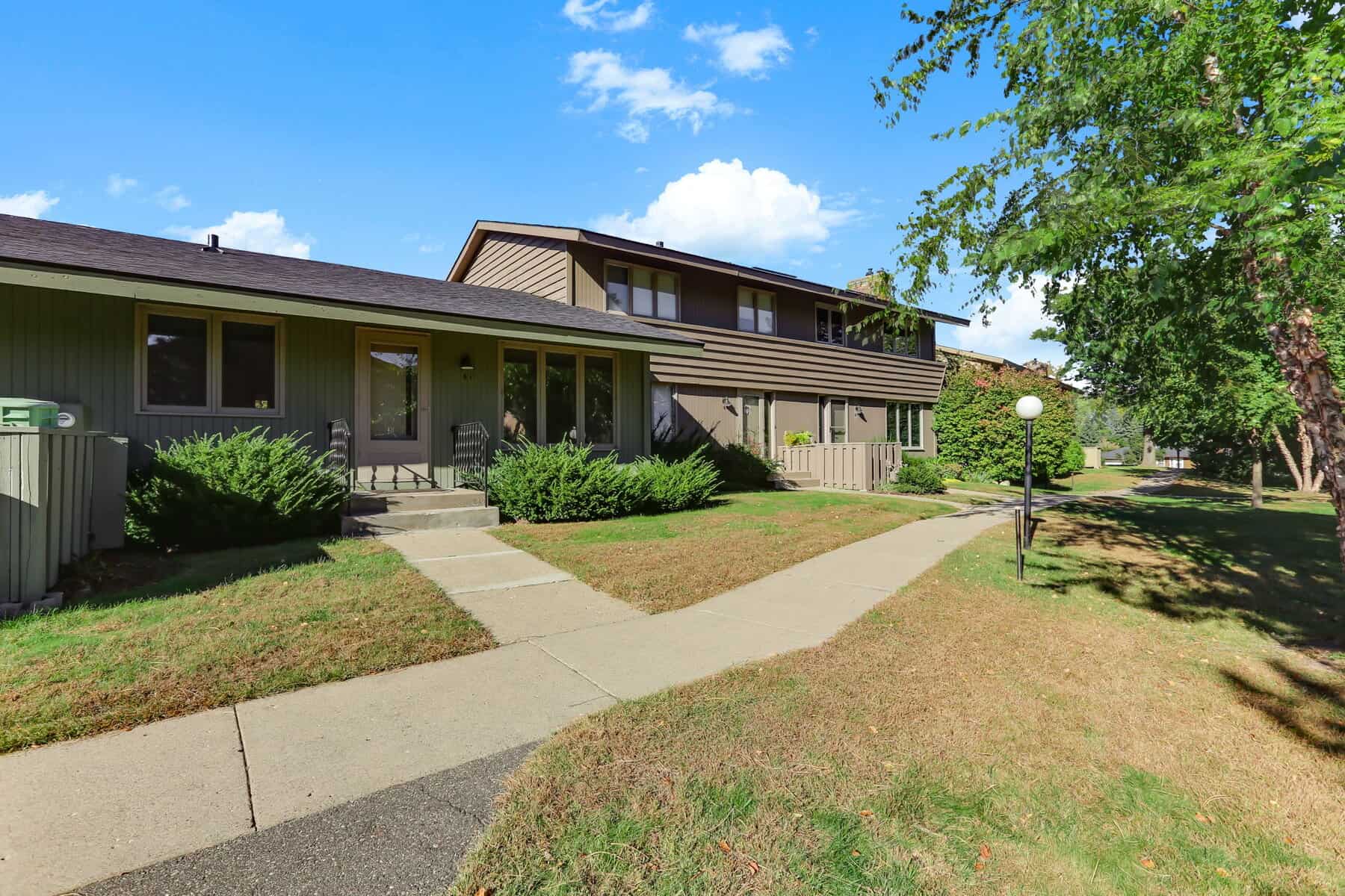 2 Web Or Mls 61 Windsor Ct 02