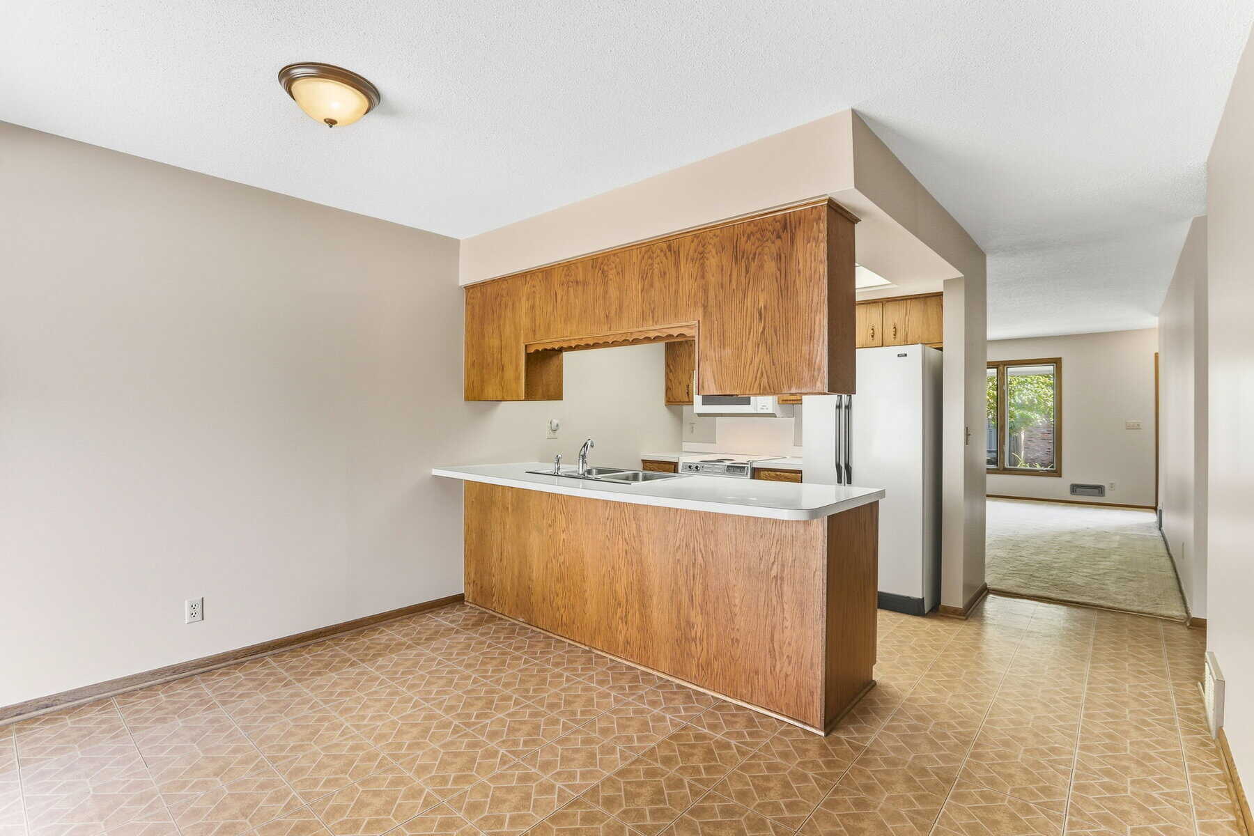 6 Web Or Mls 61 Windsor Ct 06