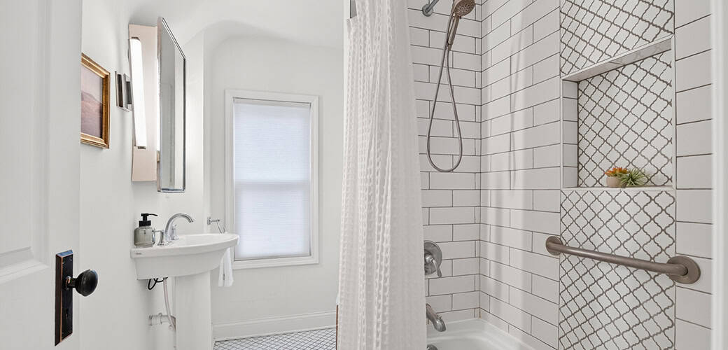7418 Edgebrook   Bath