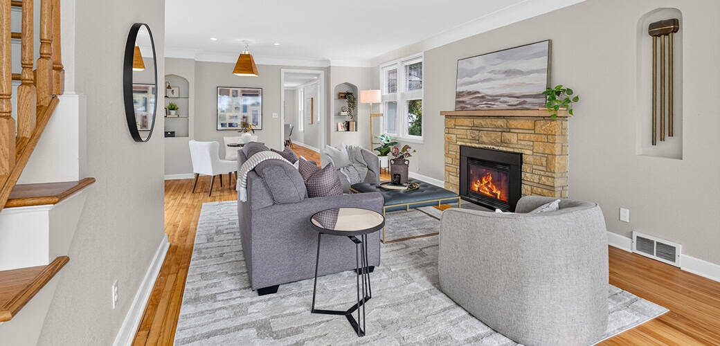 7418 Edgebrook   Slider Living2