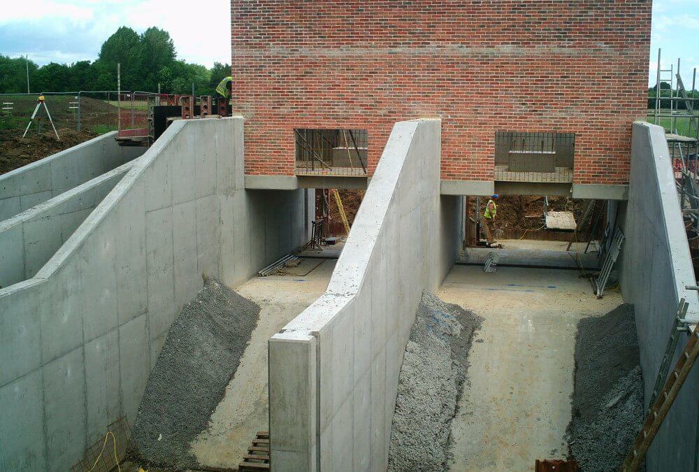 Archimedes screw installation due at Pershore Weir