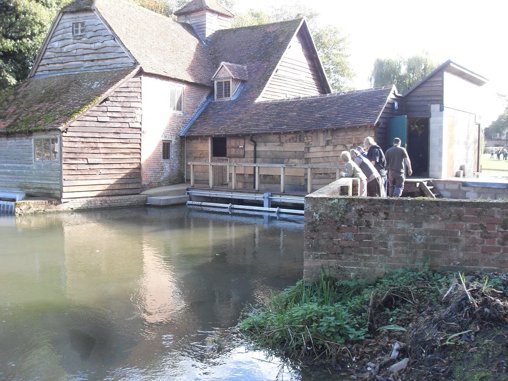 Renewables First &ndash; WRE: Mapledurham watermill hydro.