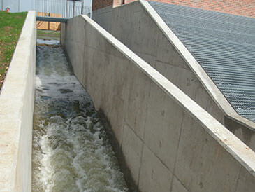 Two-module, twin-flight with rest pool Larinier fish / canoe pass.