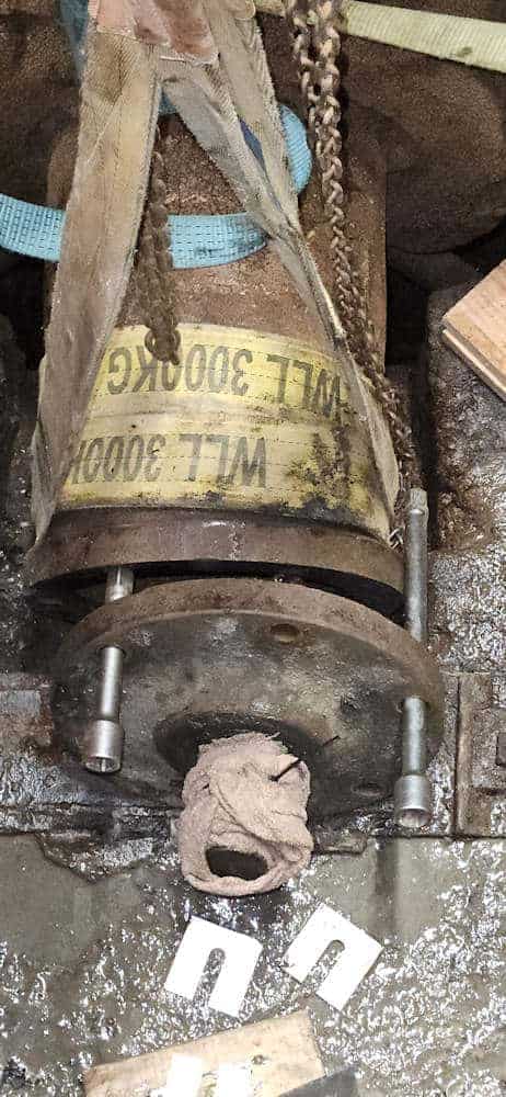 the six-bolt stub-axle connection being dismantled