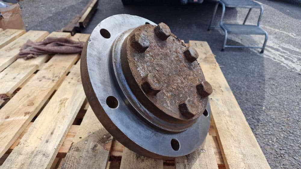 both sides of the cleaned stub axle