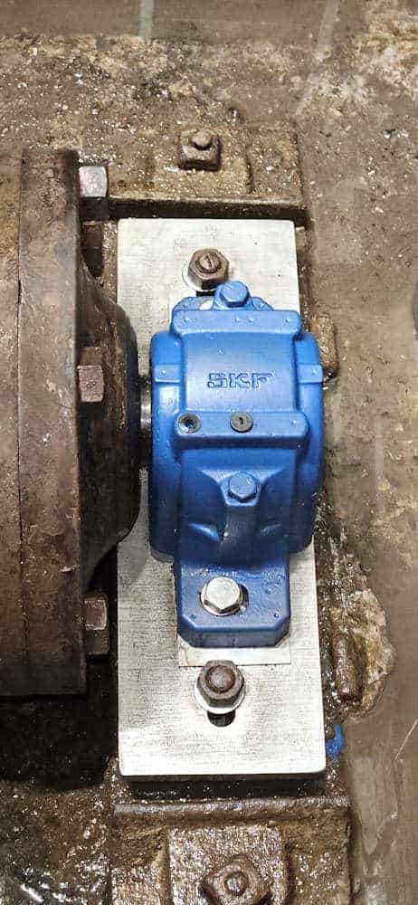 Bearing housing cap fitted.