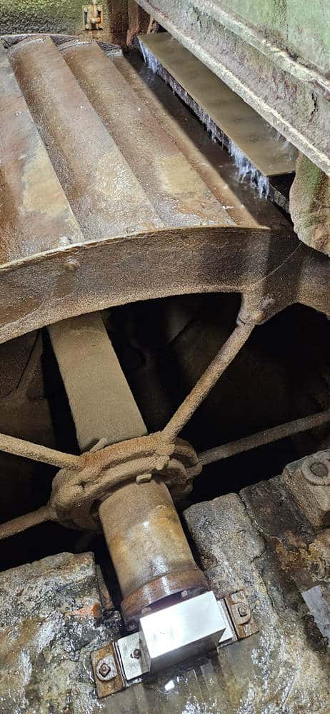the completed non-drive-end bearing arrangement.