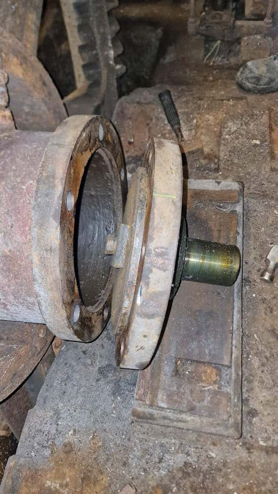 the old plain bearing, housing and short stub axle.