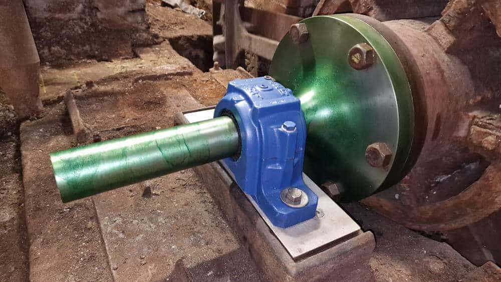 Housing cap fitted to the new bearing