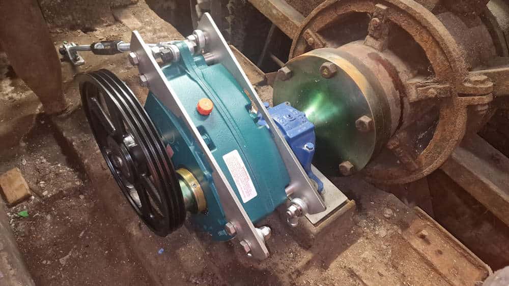 Drive pulley fitted onto the gearbox output shaft