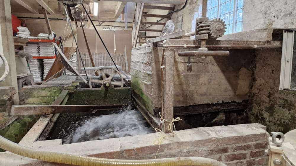 The concrete launder