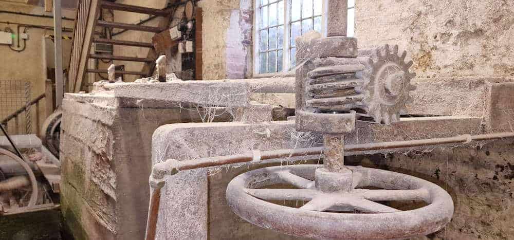 and the historic handwheel, worm drive and rack-and-pinion sluice-lifting mechanism