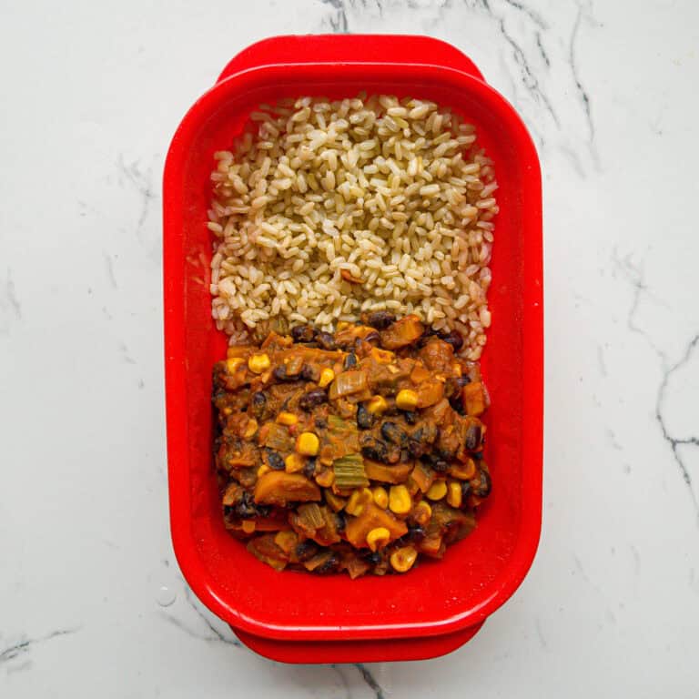 SimpleLunchMealPrep with brown rice and vegetable chili in a red container, perfect for healthy meal prep and easy lunch ideas, featuring vegetarian-friendly ingredients.
