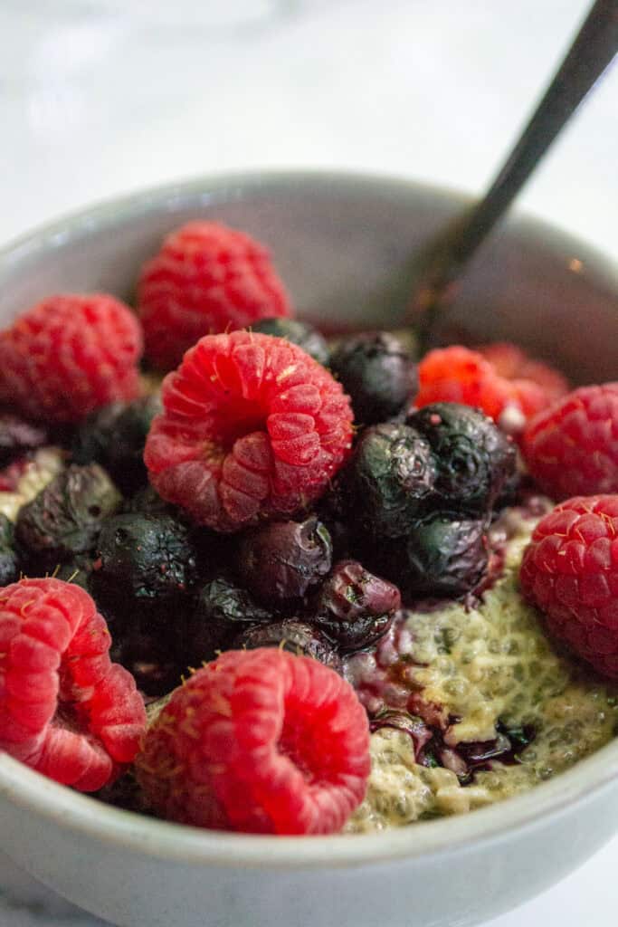 berry chia pudding