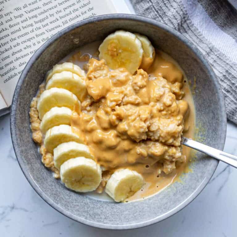Creamy peanut butter banana oats with sliced bananas on top, served in a rustic bowl for a healthy and delicious breakfast. Perfect for a quick, nutritious morning meal.
