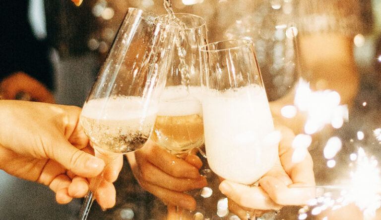 10 Tips for Hosting a Budget Friendly Holiday Party