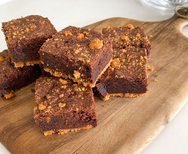 Easy Chocolate Lotus Biscoff Brownies
