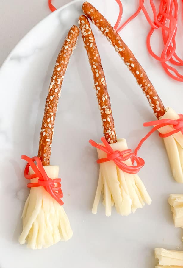 DIY-Broomstick-for Halloween