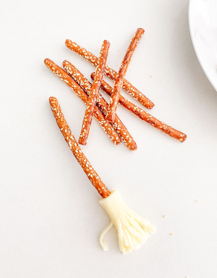 how to make DIY-Broomstick snacks