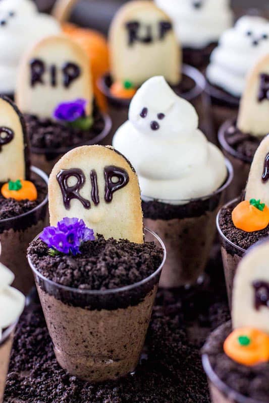 Ghosts in the Graveyard Treats