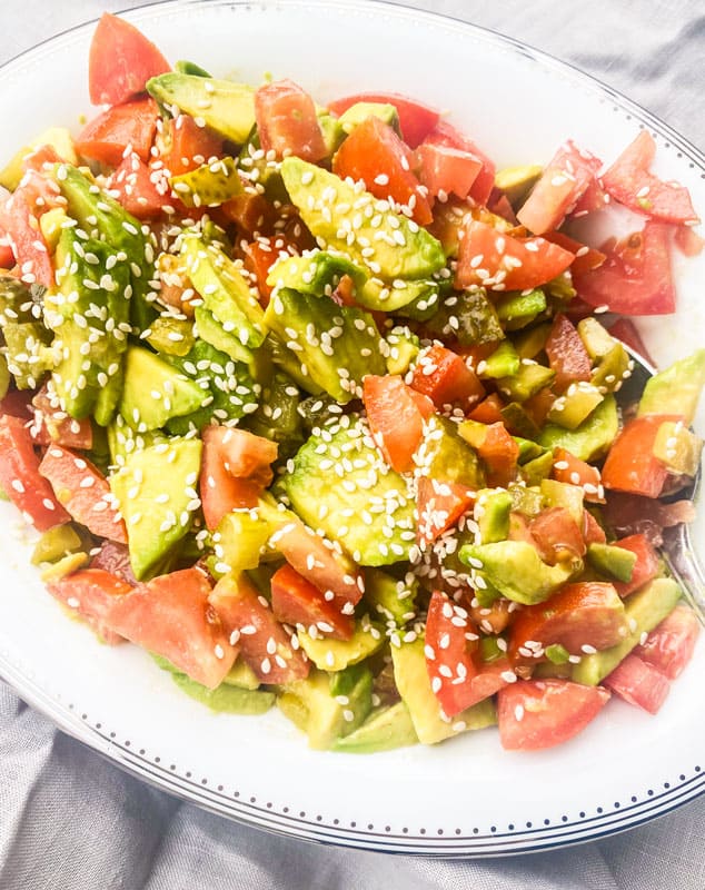 Delicious-Avocado-&-Tomato-Salad-With-an-Irresistible-Twist