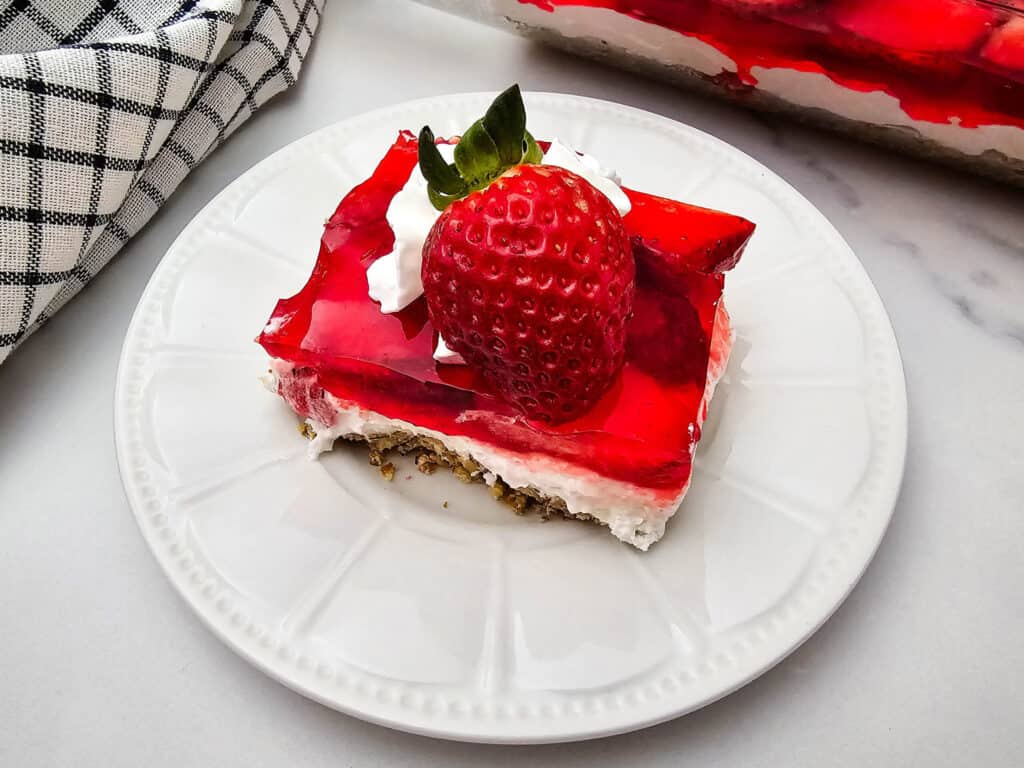 Layered Strawberry Pretzel Salad with Cream Cheese