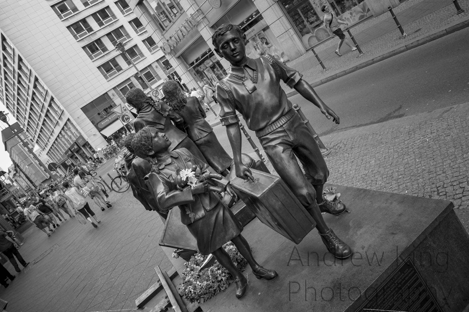 Kindertransport Frank Meisler Berlin Statue Sculpture trains to life trains to death friedrichstrasse bahnhof130740