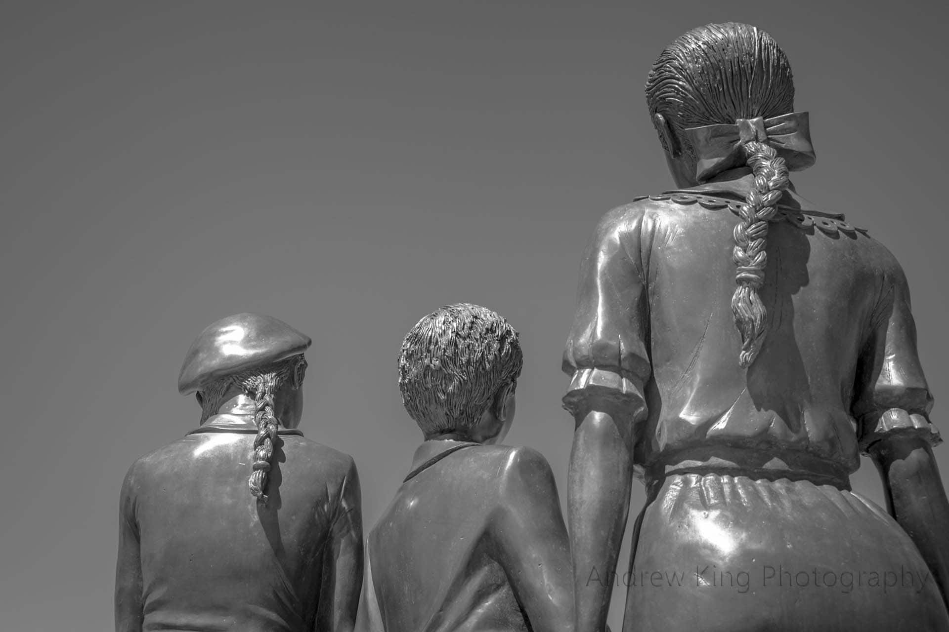 Kindertransport Frank Meisler Hoek van Holland statue Sculpture Channel Crossing to Life Rotterdam Netherlands 105914