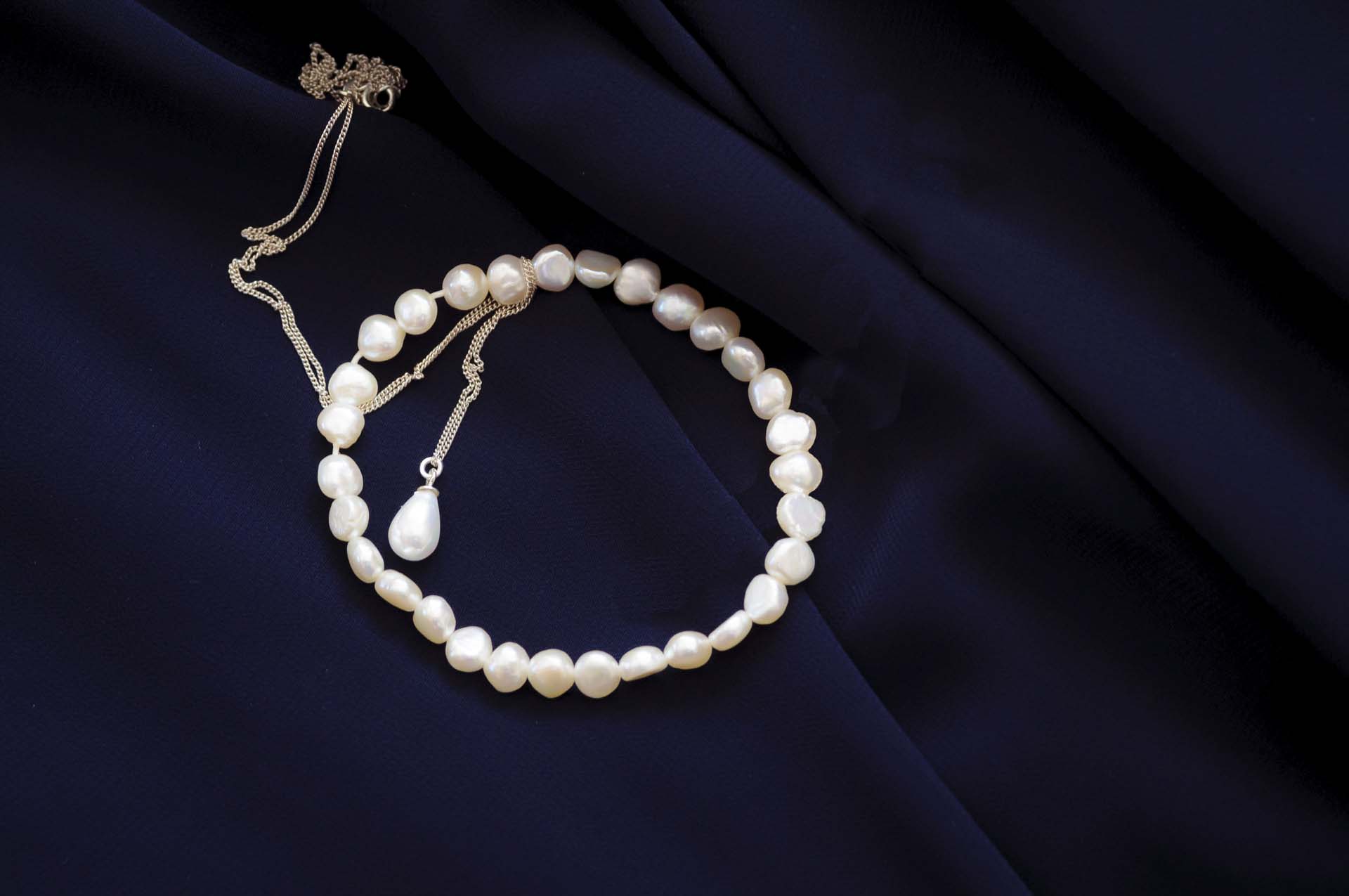 south london wedding photographer jewelry details camberwell 210605 081649