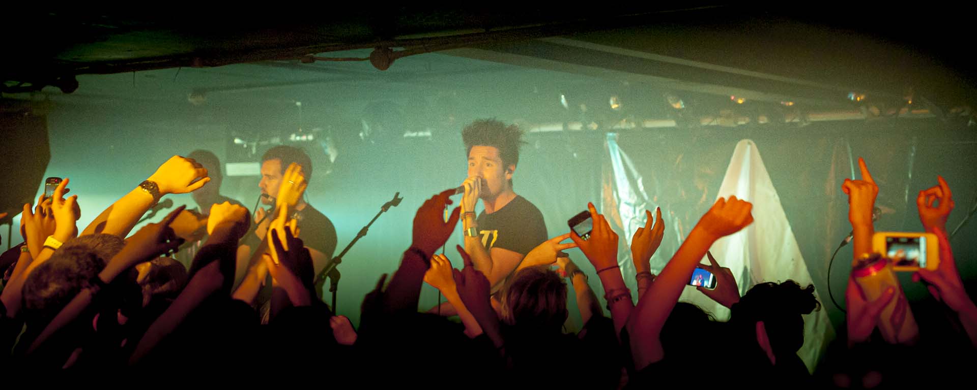 PHOTOGRAPHING LIVE MUSIC: PART 2 AT THE GIG