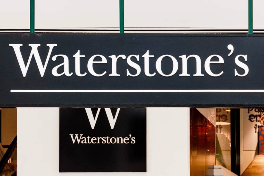 Waterstone's sign in the Glades, Bromley Photography lesson Photo class Bromley 230917 152646 a