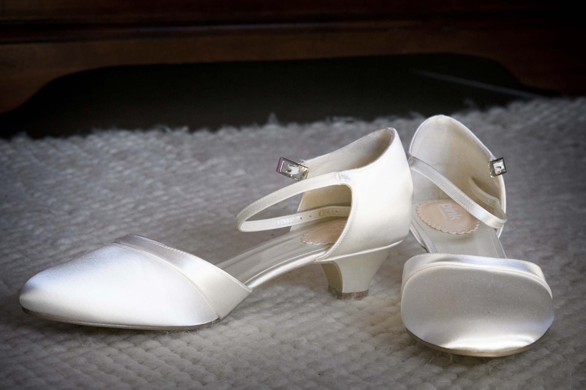 the bride's shoes Isle of wight wedding hampshire wedding photographer