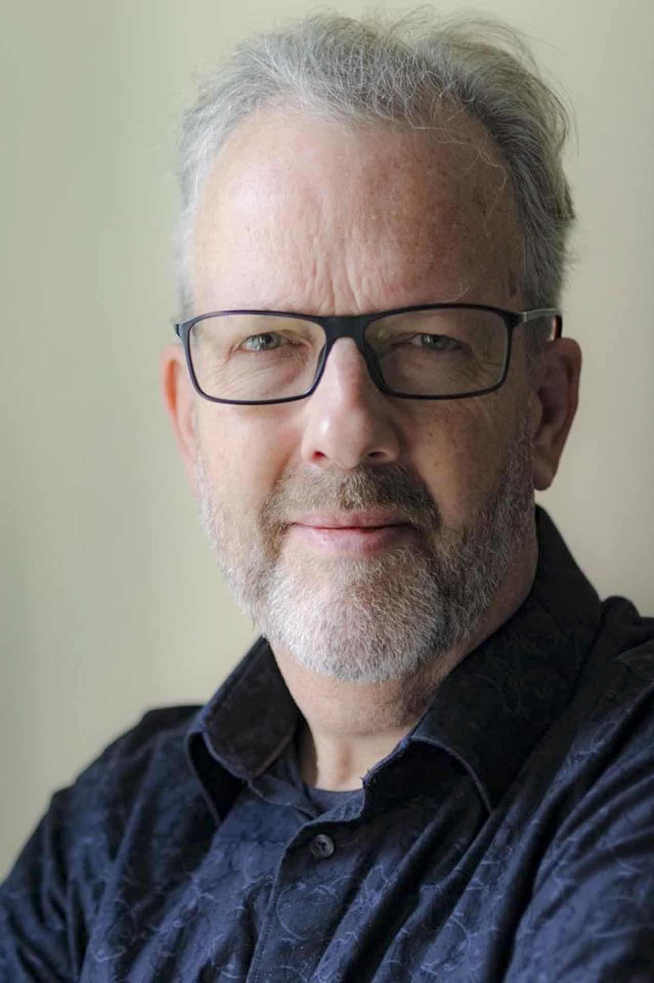 Andrew-King-Bromley Photographer-London-Surrey-Sussex-portrait-red-1536×1022