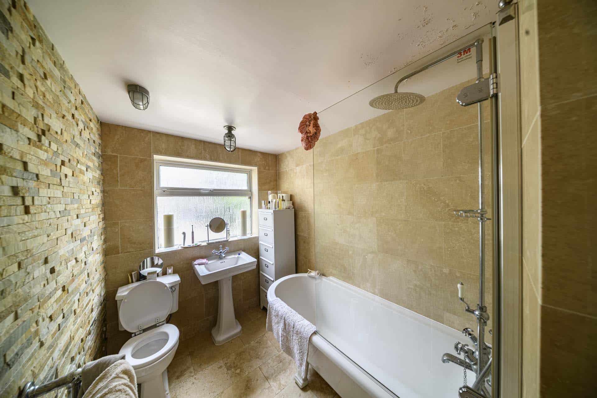 Bathroom Photographs evidence Chislehurst BR7 Bromley Photographer 095359