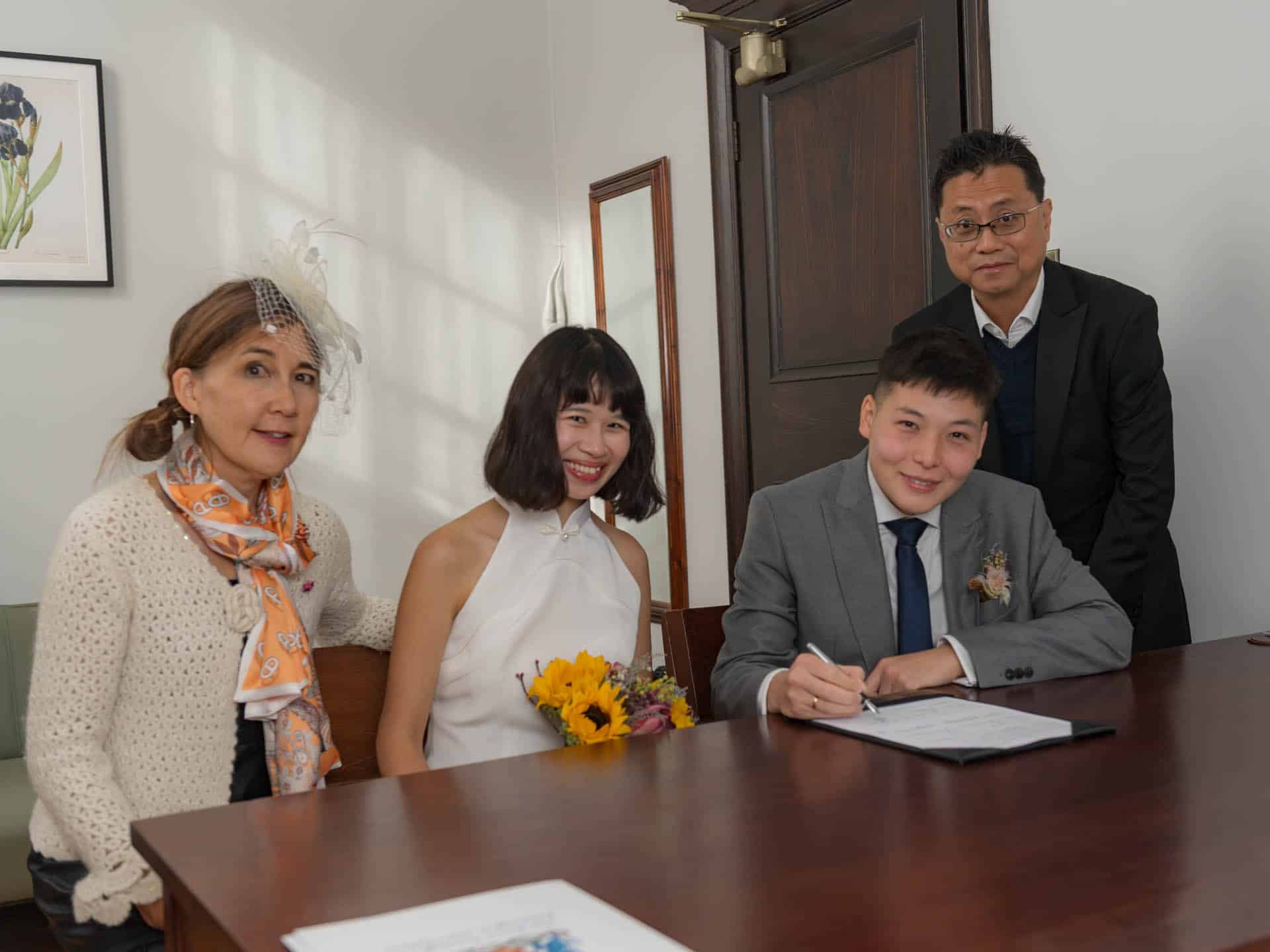 Chelsea Old Town Hall wedding photographer Pedros Wine Bar 092341