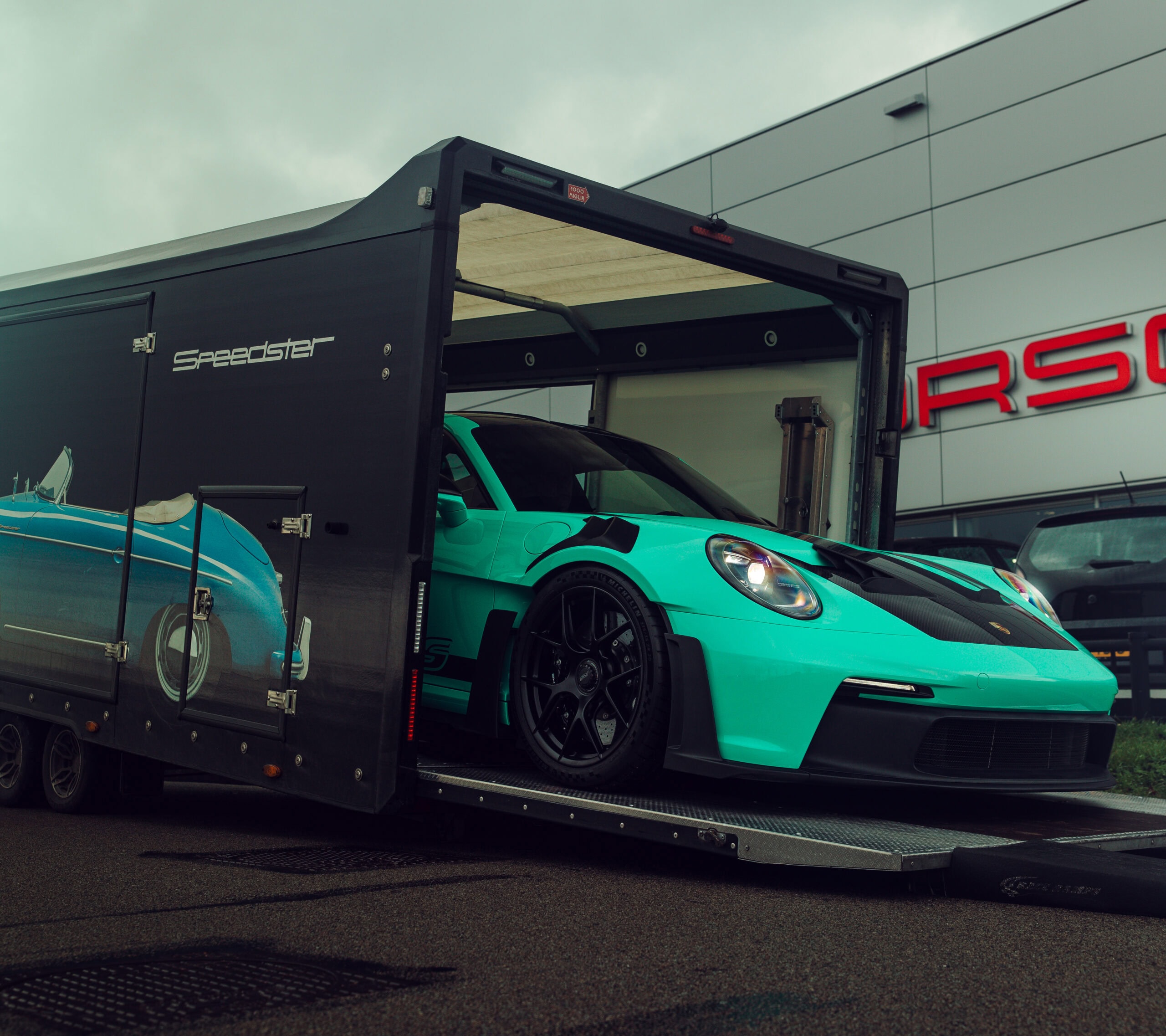 911 GT3RS in trailer