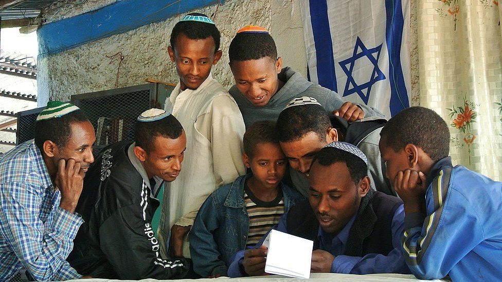 إجلاء المئات من يهود إثيوبيا جوا إلى إسرائيل والآلاف ينتظرون دورهم