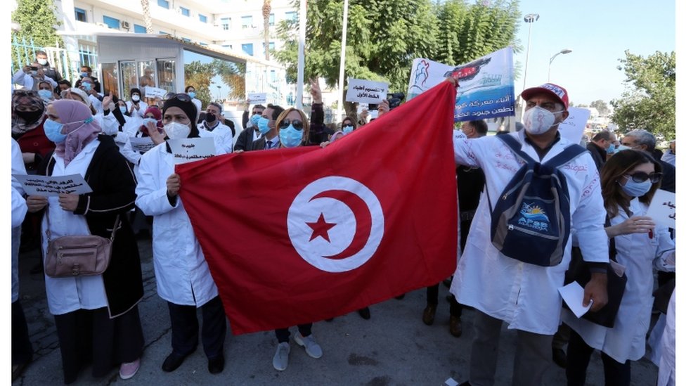 في التايمز: تونس “في مفترق طرق” بعد 10 سنوات من الثورة