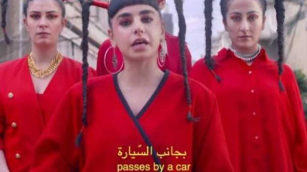 "النساء والبقلاوة".. فنانة لبنانية تثير الجدل بفيديو 1 "النساء والبقلاوة".. فنانة لبنانية تثير الجدل بفيديو