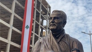 قاسم سليماني: اللبنانيون منقسمون حول تمثاله، وصاية إيرانية أم تكريم مستحق؟