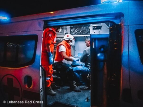 الصليب الأحمر: نقل 3 جرحى من مظاهرة ⁧‫ساحة النور حتى الآن